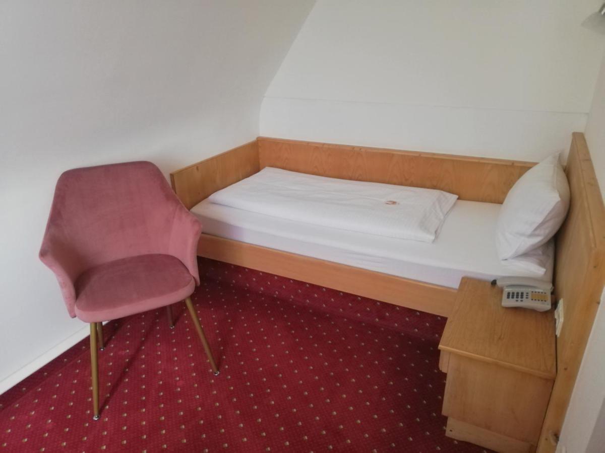 Landhotel Oelmuehle Mombris Bagian luar foto