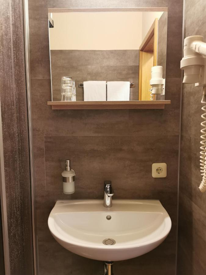 Landhotel Oelmuehle Mombris Bagian luar foto