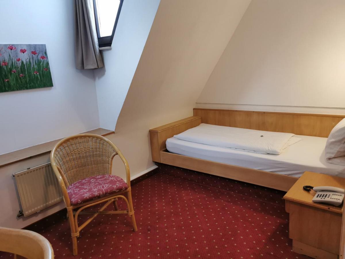 Landhotel Oelmuehle Mombris Bagian luar foto