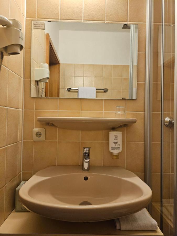 Landhotel Oelmuehle Mombris Bagian luar foto